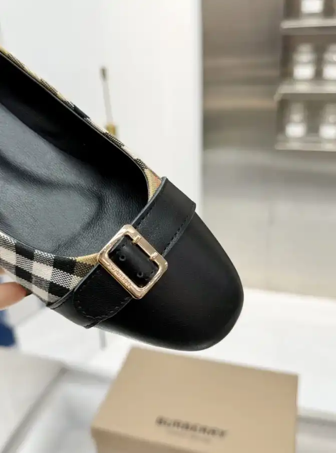 hype Burberry Flat Shoes