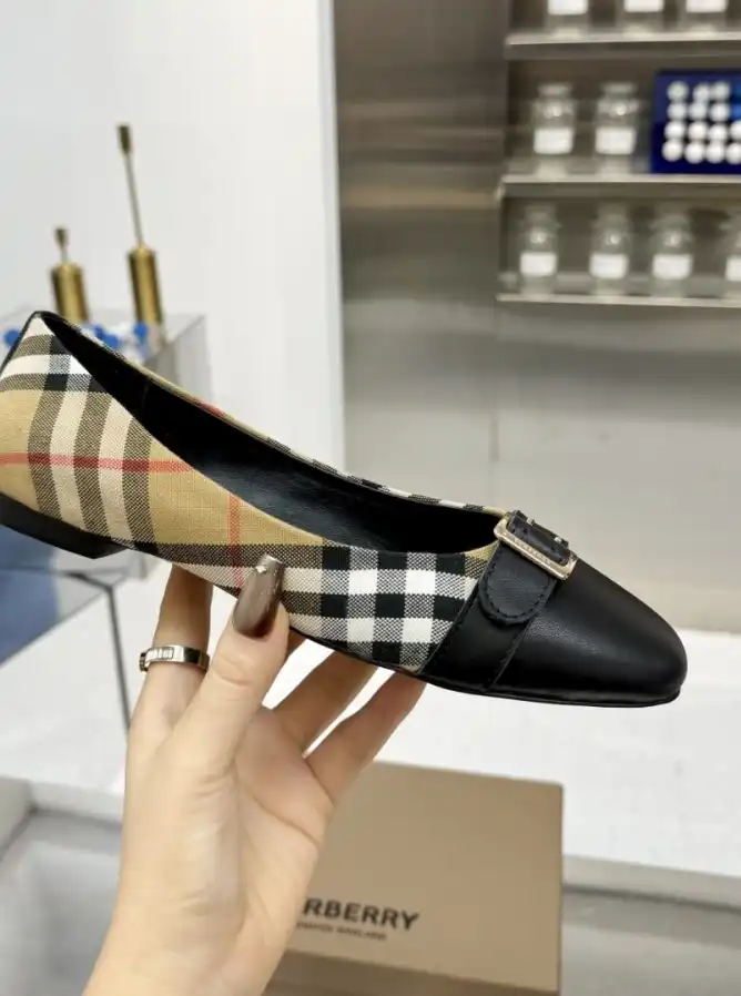 hype Burberry Flat Shoes