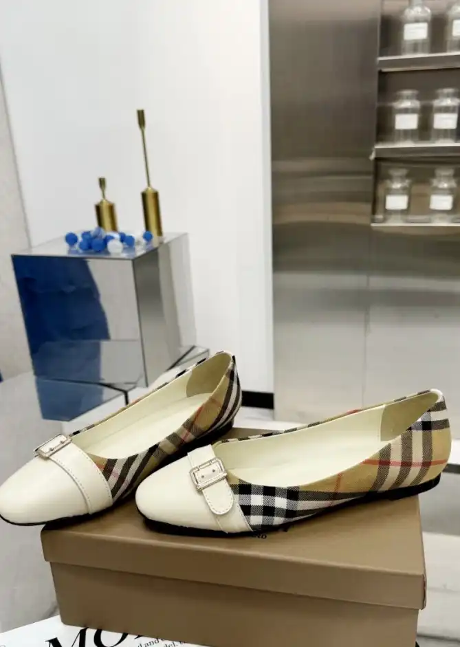 hype Burberry Flat Shoes