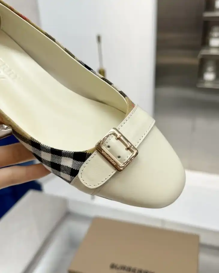 hype Burberry Flat Shoes