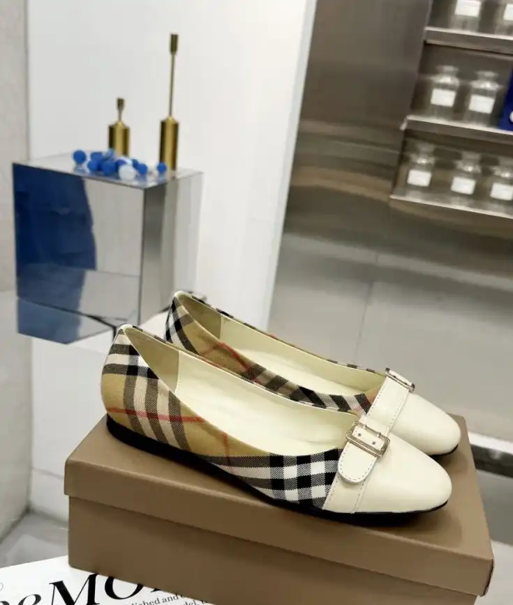 hype Burberry Flat Shoes