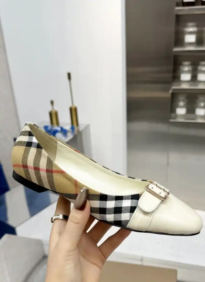 hype Burberry Flat Shoes