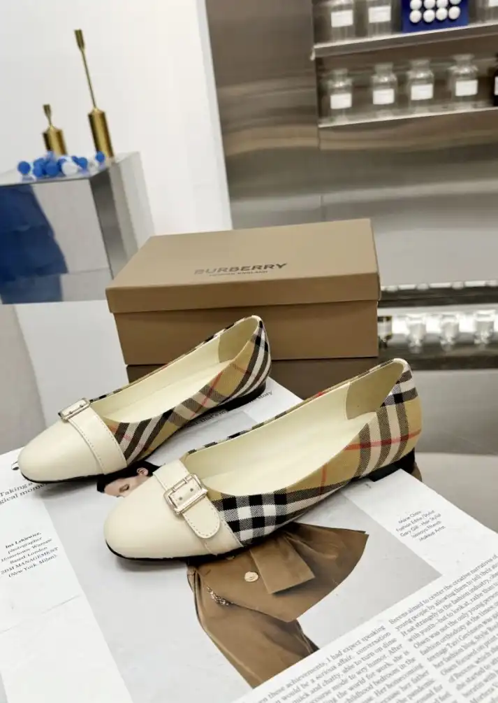 hype Burberry Flat Shoes