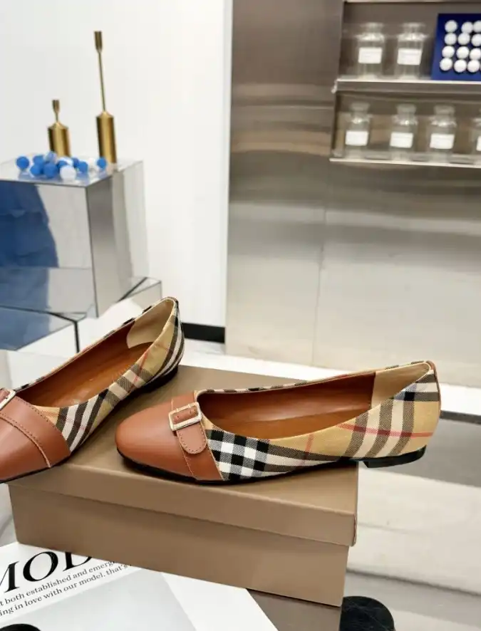 hype Burberry Flat Shoes