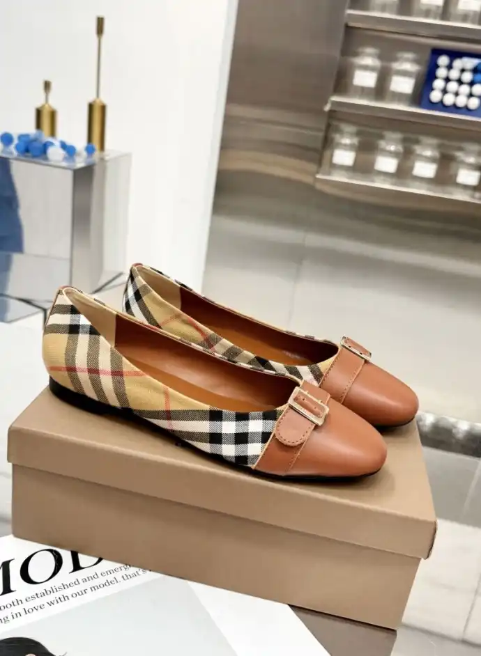 hype Burberry Flat Shoes