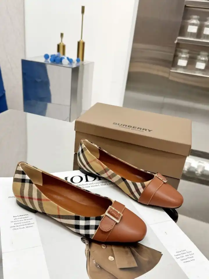 hype Burberry Flat Shoes