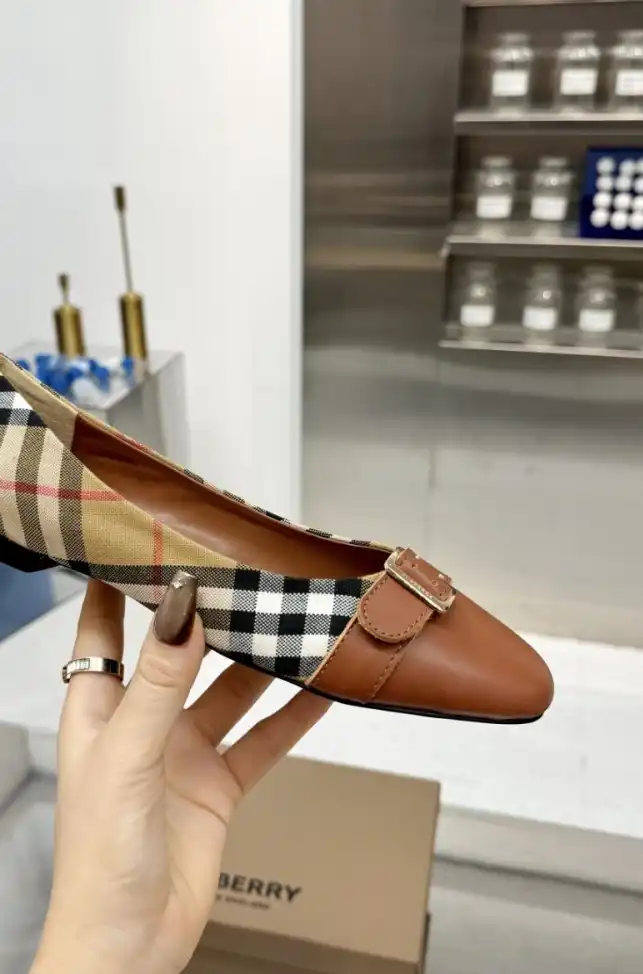 hype Burberry Flat Shoes