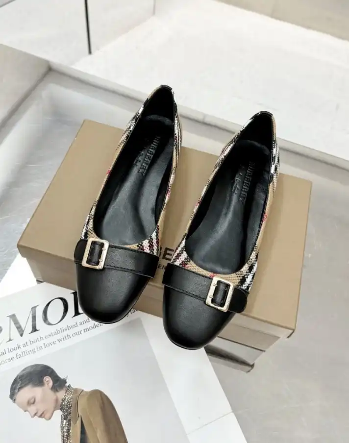 hype Burberry Flat Shoes