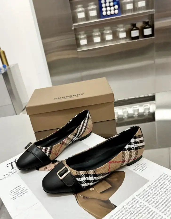 hype Burberry Flat Shoes