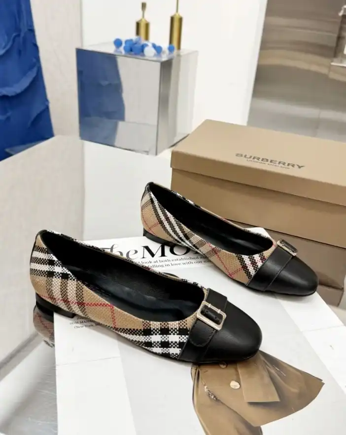 hype Burberry Flat Shoes