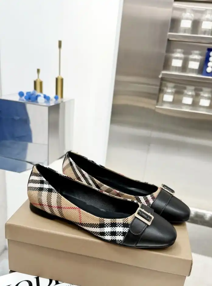 hype Burberry Flat Shoes