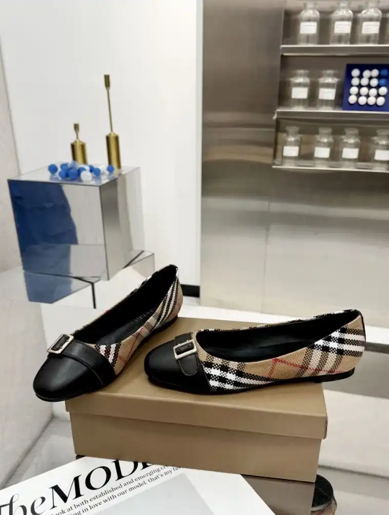 hype Burberry Flat Shoes