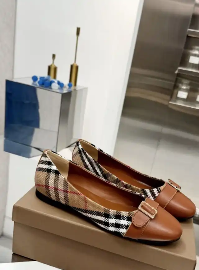 hype Burberry Flat Shoes