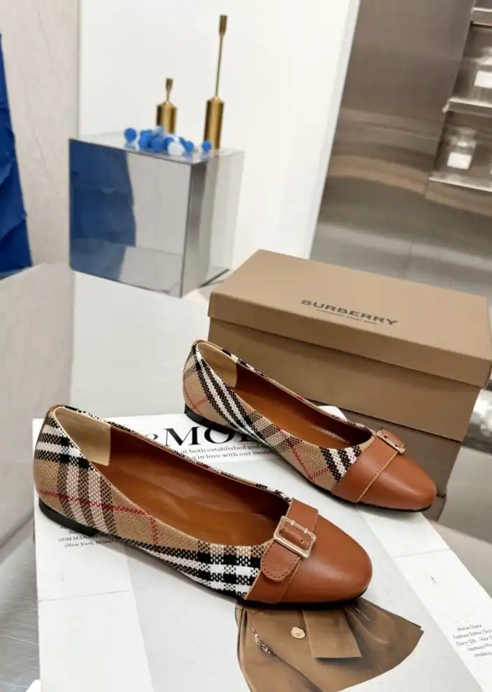 hype Burberry Flat Shoes