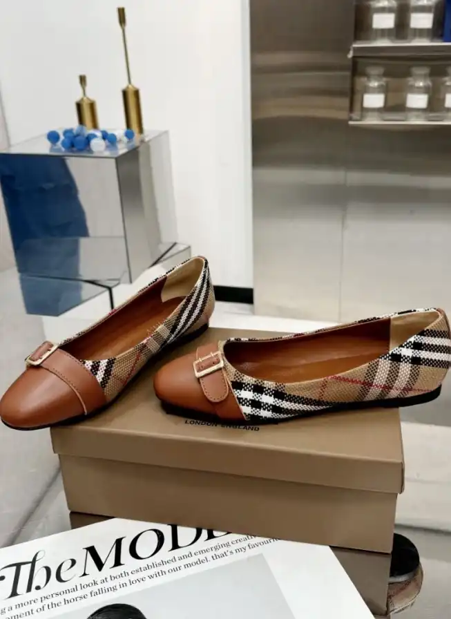 hype Burberry Flat Shoes