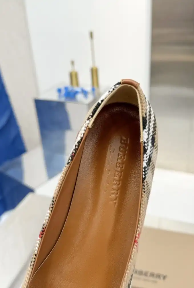 hype Burberry Flat Shoes