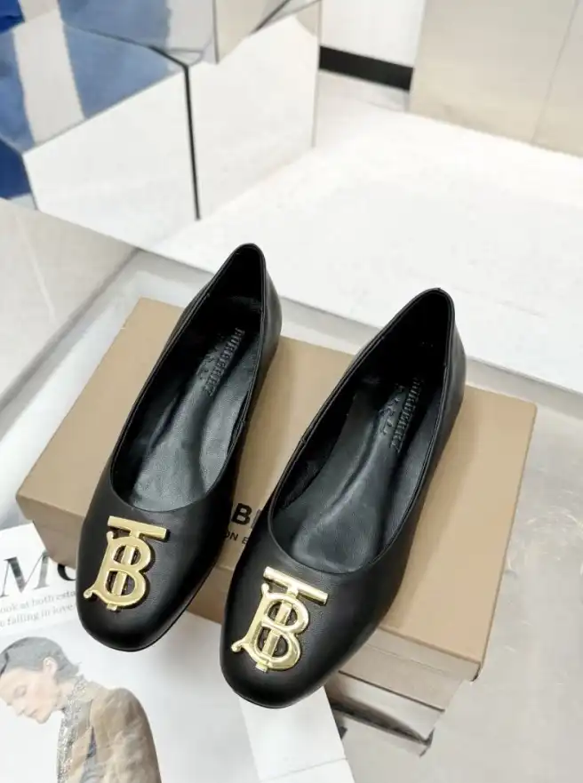 hype Burberry Flat Shoes