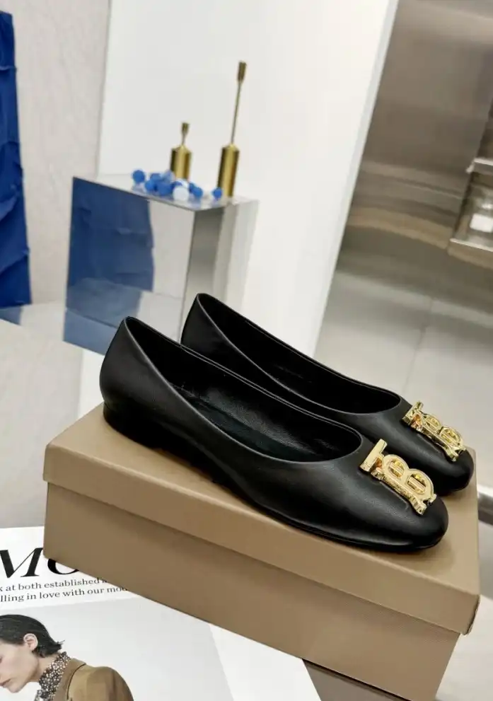 hype Burberry Flat Shoes