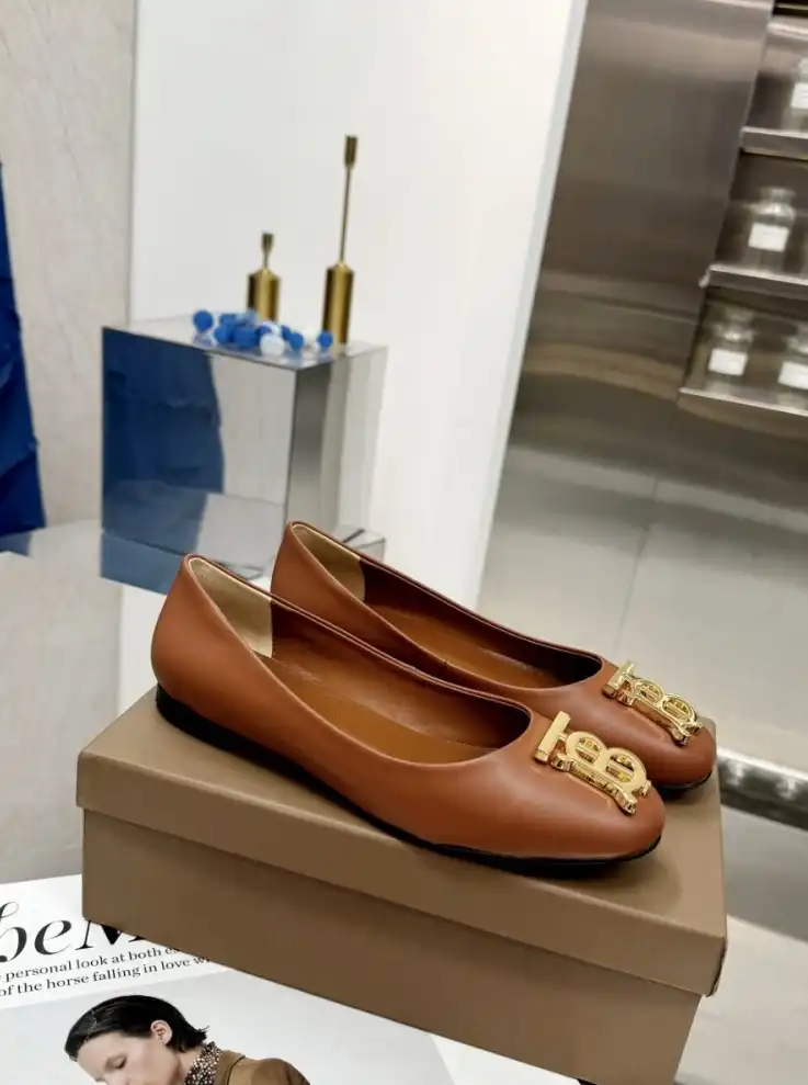 hype Burberry Flat Shoes