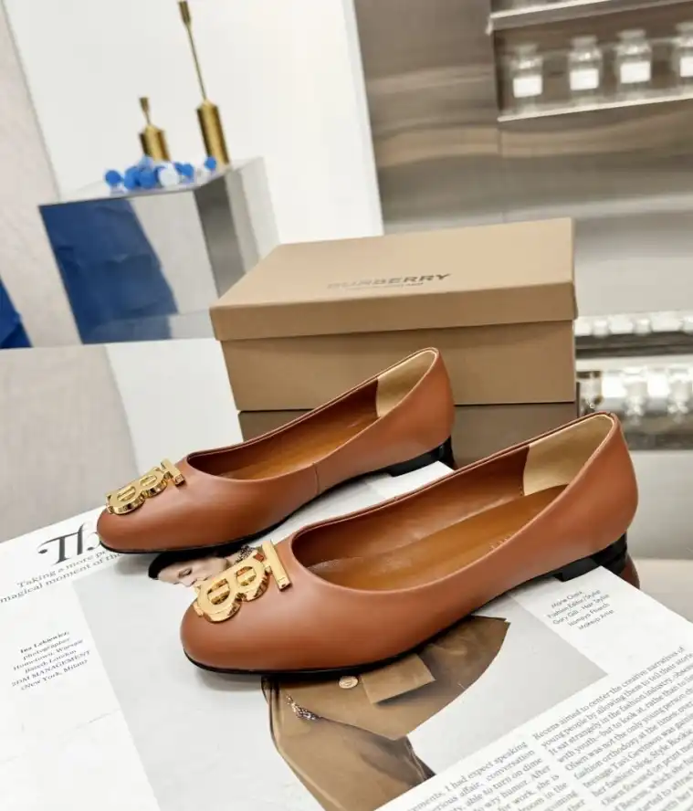 hype Burberry Flat Shoes