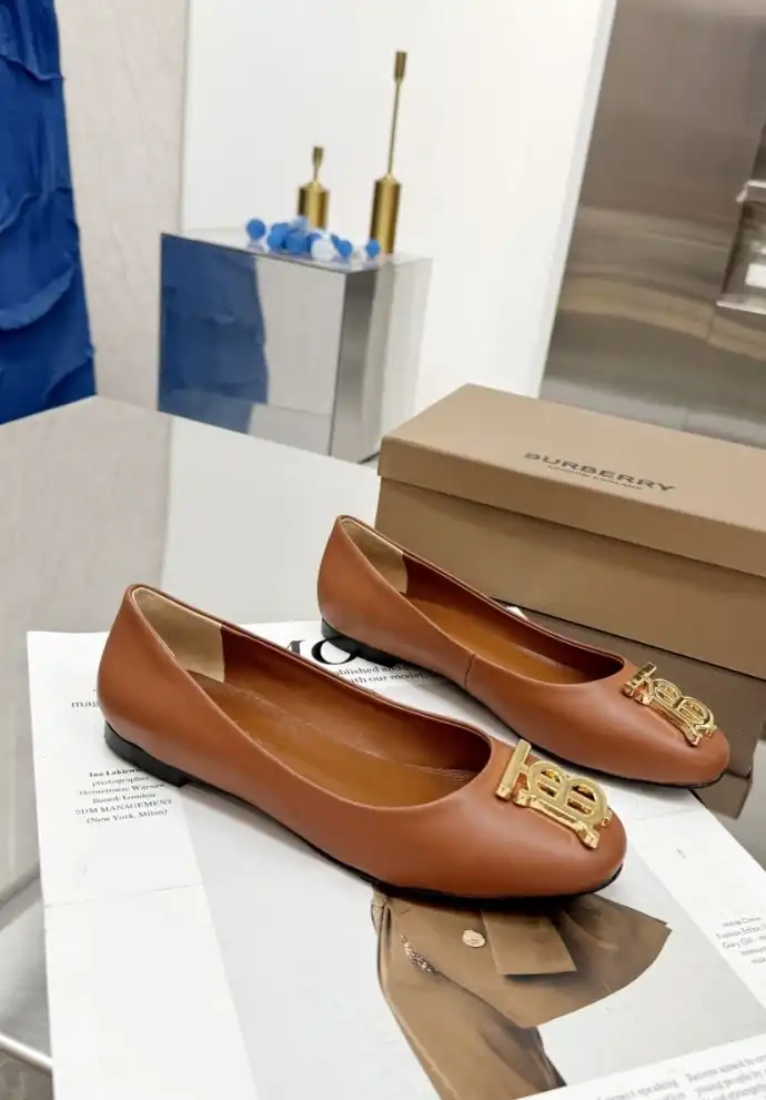 hype Burberry Flat Shoes