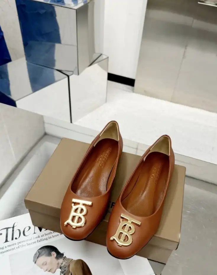 hype Burberry Flat Shoes