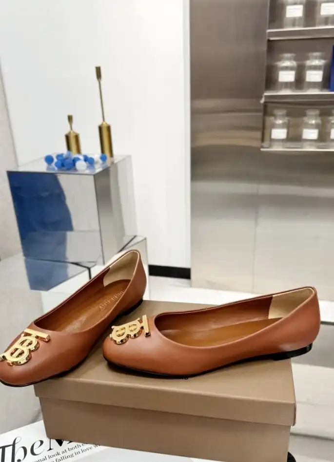 hype Burberry Flat Shoes