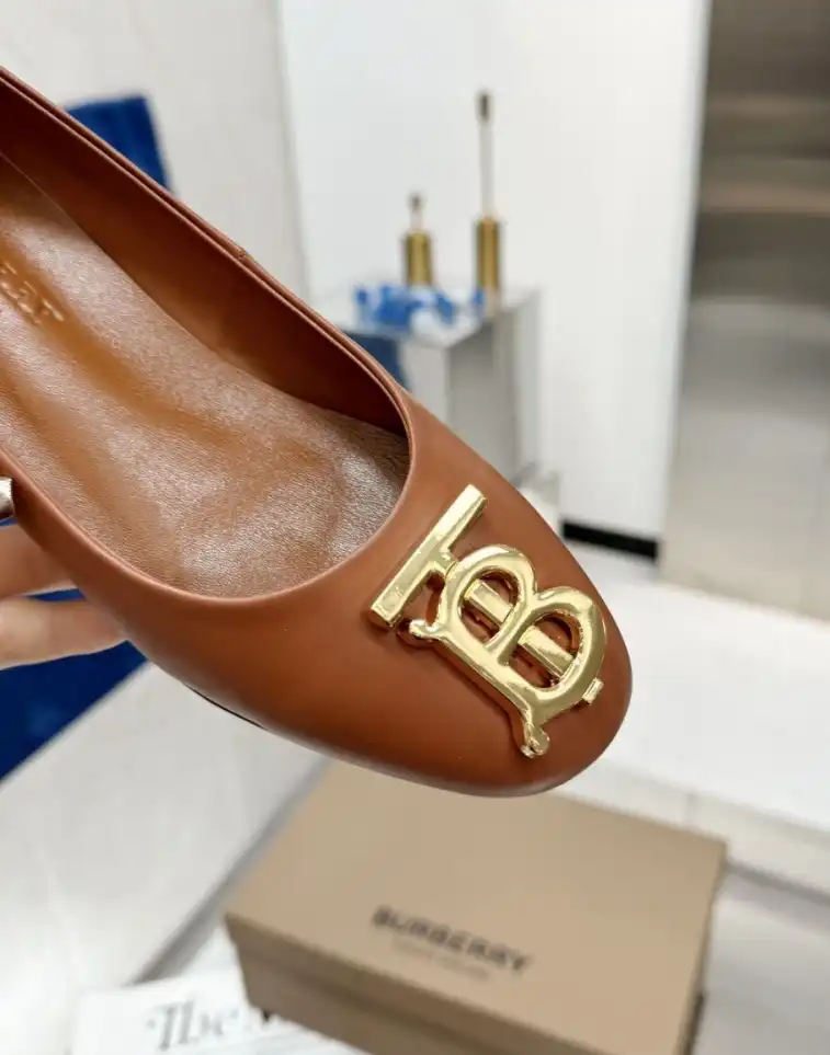 hype Burberry Flat Shoes