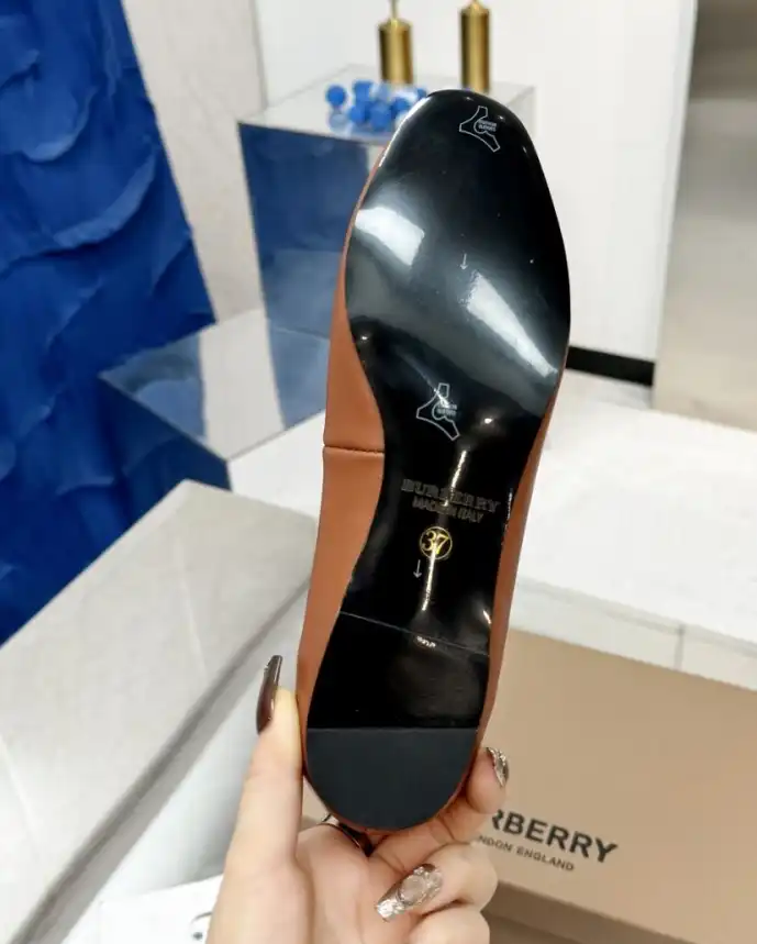 hype Burberry Flat Shoes