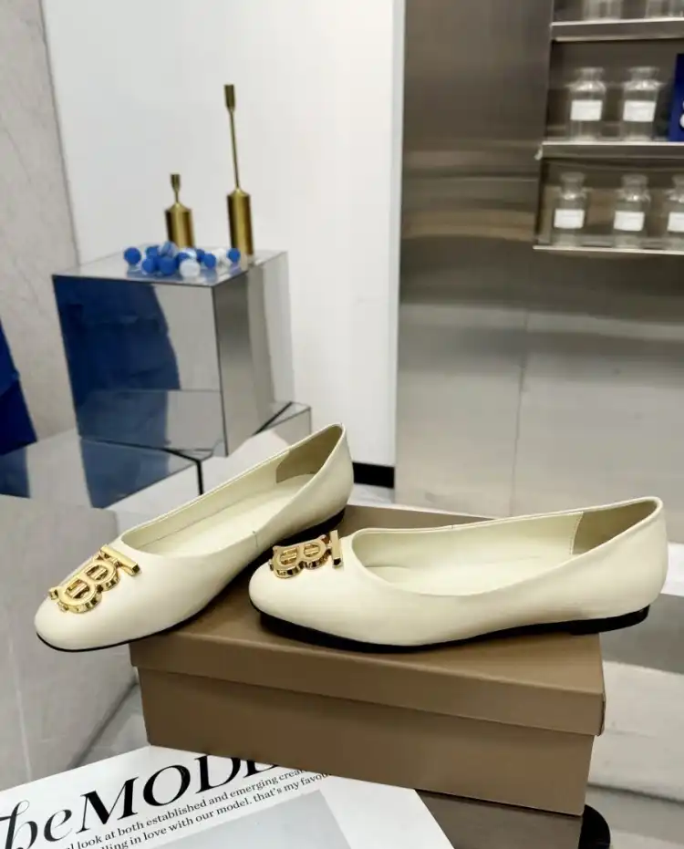 hype Burberry Flat Shoes