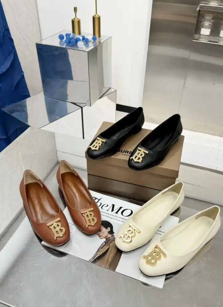 hype Burberry Flat Shoes