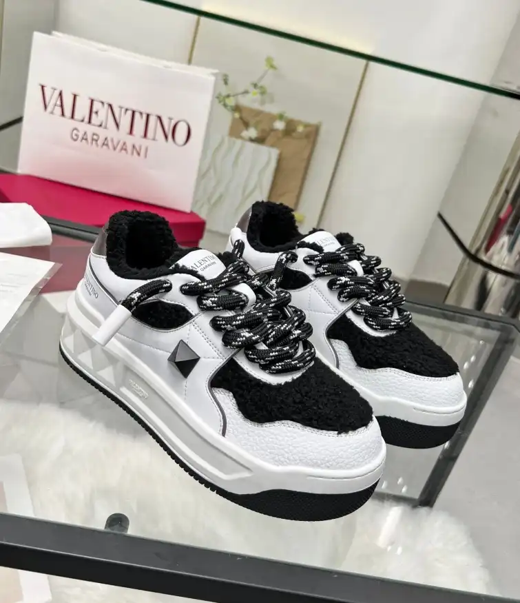 hype Valentino Sneakers