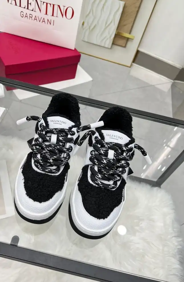 hype Valentino Sneakers