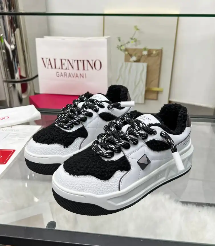 hype Valentino Sneakers