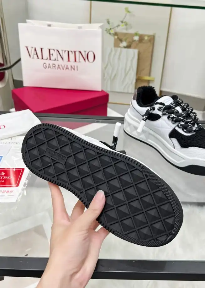 hype Valentino Sneakers