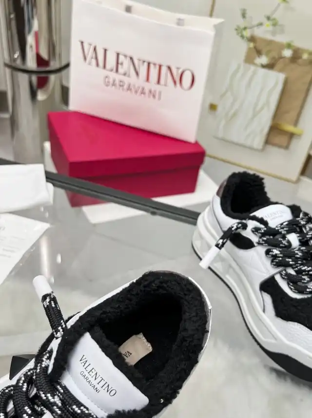 hype Valentino Sneakers