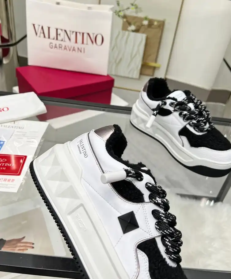 hype Valentino Sneakers