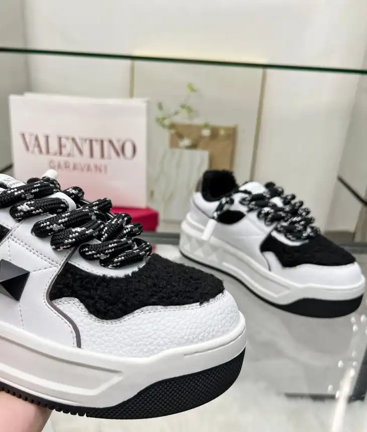 hype Valentino Sneakers