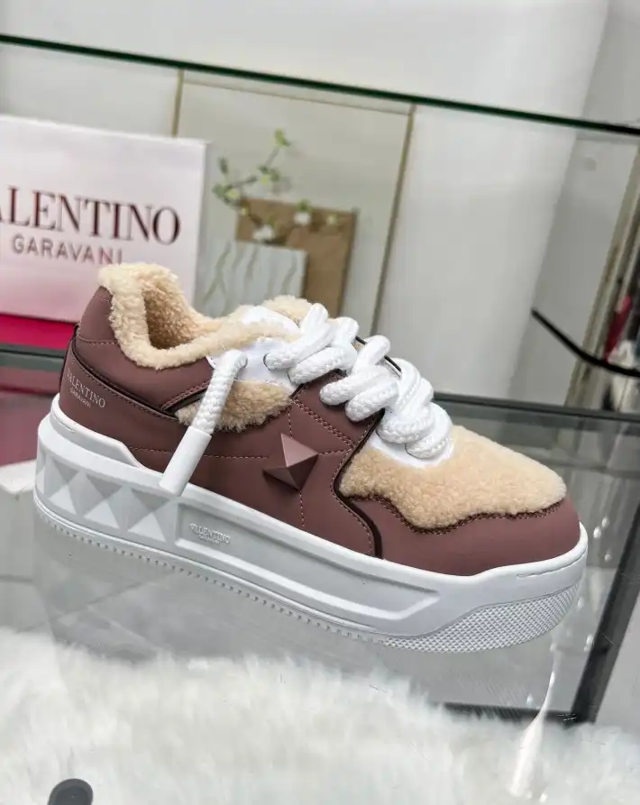 hype Valentino Sneakers