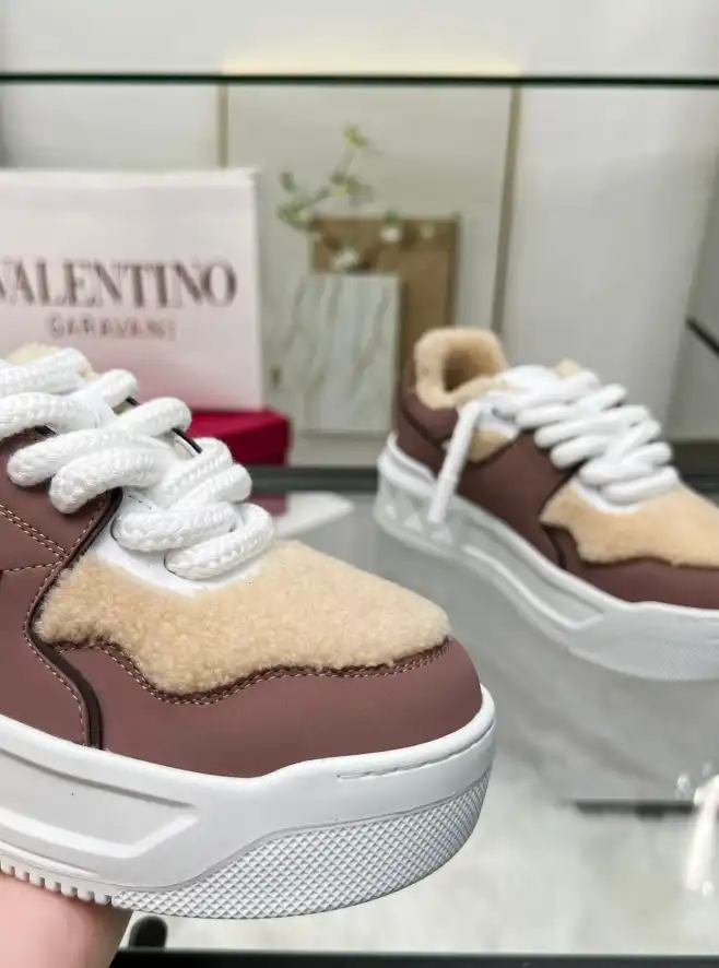 hype Valentino Sneakers