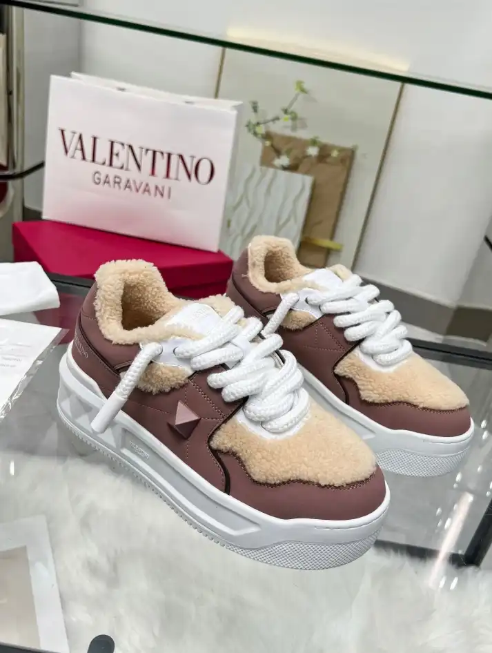 hype Valentino Sneakers