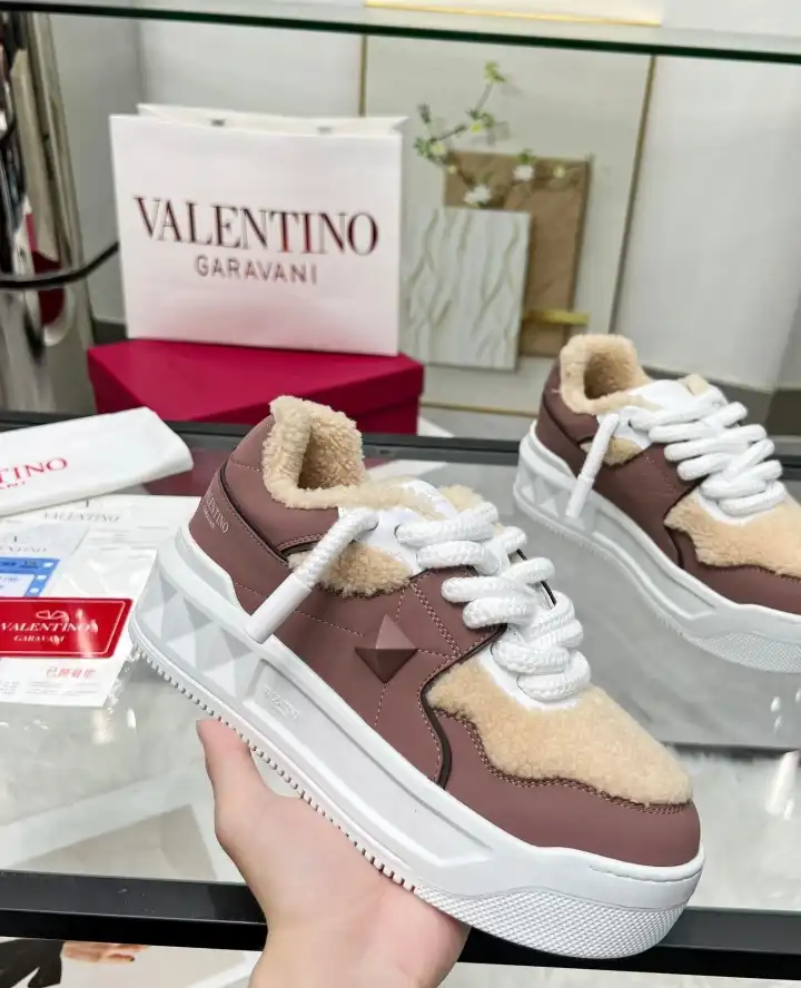 hype Valentino Sneakers