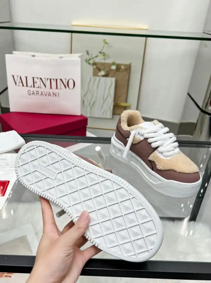 hype Valentino Sneakers