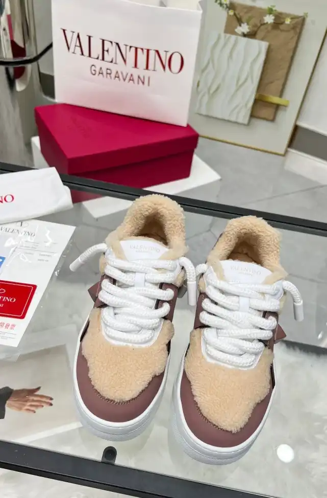 hype Valentino Sneakers