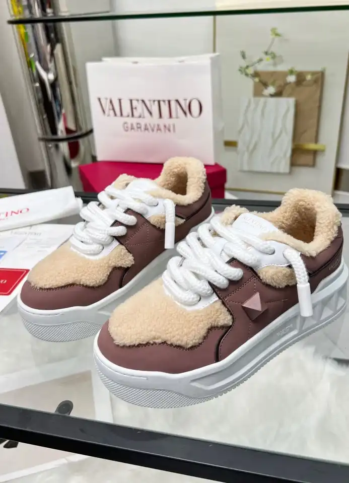 hype Valentino Sneakers