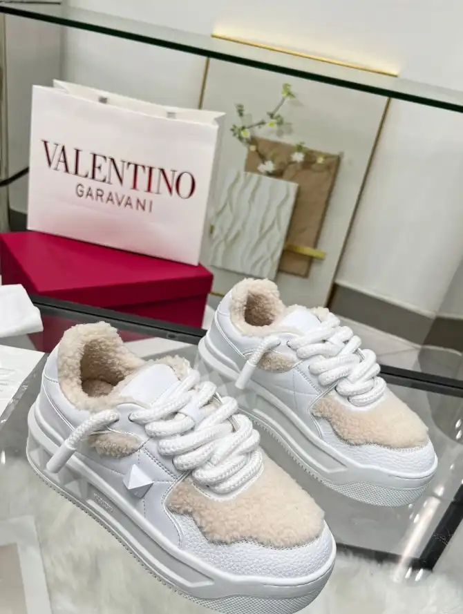 hype Valentino Sneakers