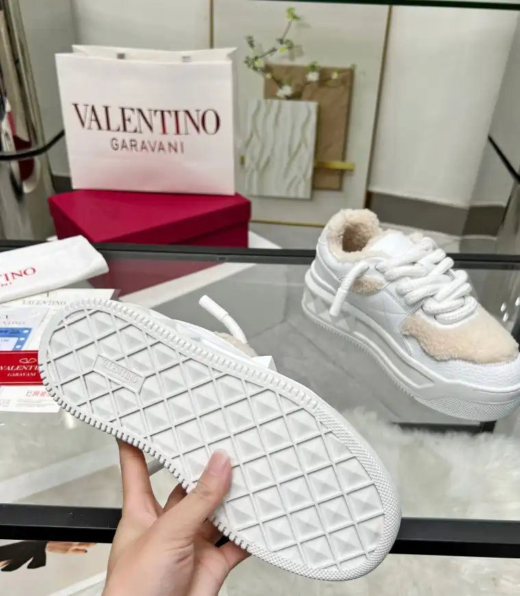 hype Valentino Sneakers