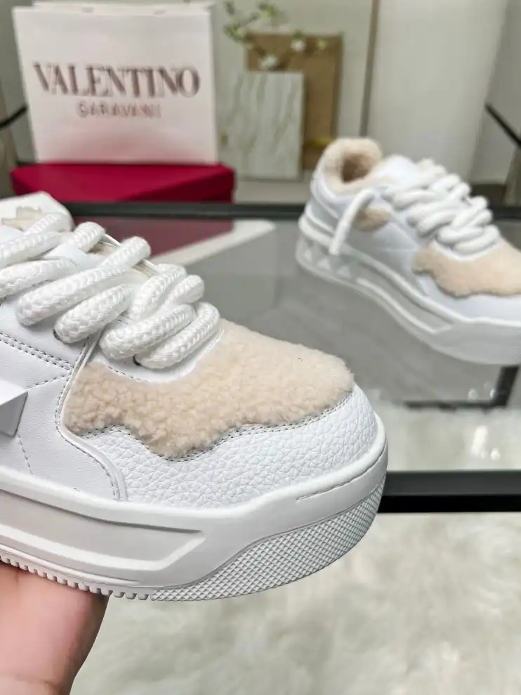 hype Valentino Sneakers