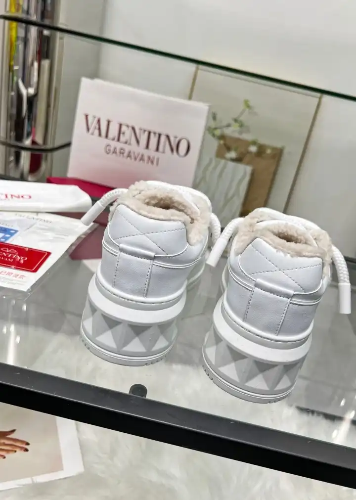 hype Valentino Sneakers