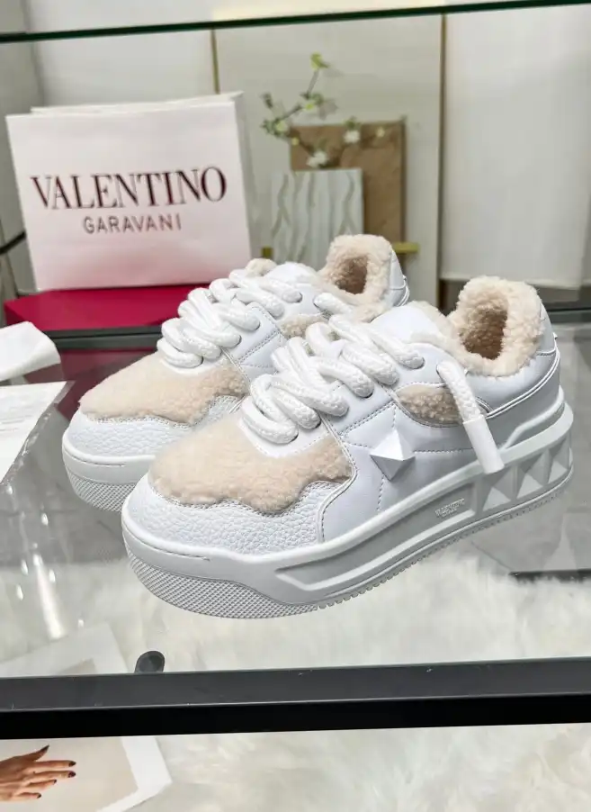 hype Valentino Sneakers